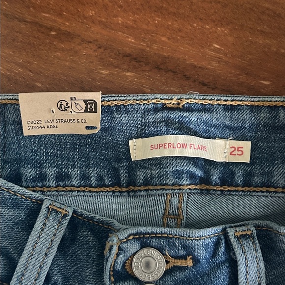 Levi's 70s Style Flare Bell Bottom Jeans -Size 25 - NWT - Picture 2 of 14